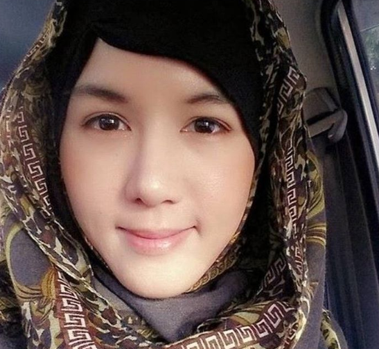 American Model Aliza Kim, Converted To Islam From Christianity.