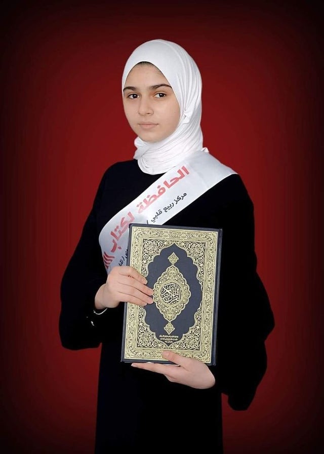 15-year-old girl from Palestine memorized Quran during Quarantine in 6 months.